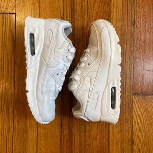 Kids Nike Air Max 90. Size 2Y.